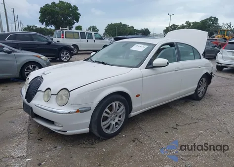 2003 Jaguar S-Type 4.2L V8 z USA, uszkodzony, nr VIN SAJEA01U03HM59461